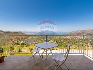 Appartamento in Vendita a Montelepre, 980'000€, 420 m²