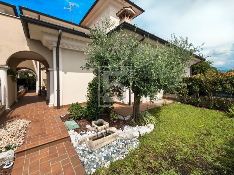 Casa Semi Indipendente in Vendita a Ospitaletto, 499'000€, 280 m²