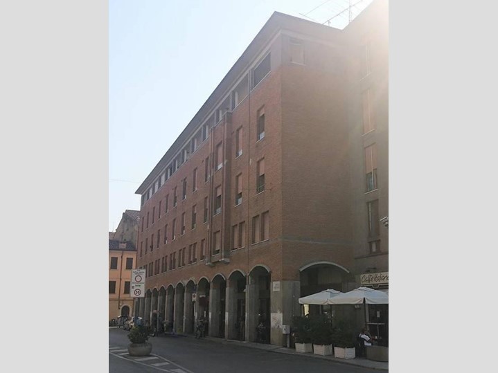 Quadrilocale in Vendita a Ferrara, 285'000€, 120 m², arredato