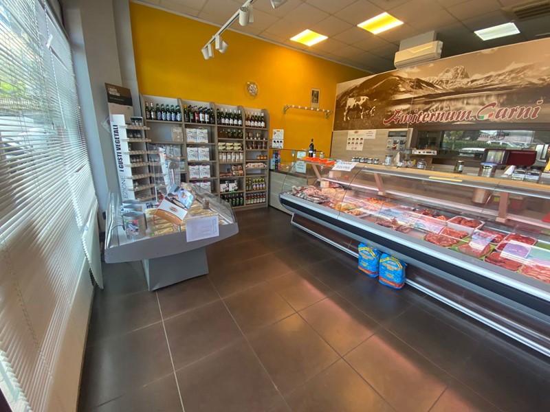 Attività commerciale in Vendita a L'Aquila, 62'000&euro;, 110 m²