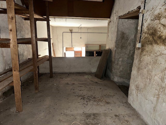 Casa Indipendente in Vendita a Basicò, 30'000€, 130 m²