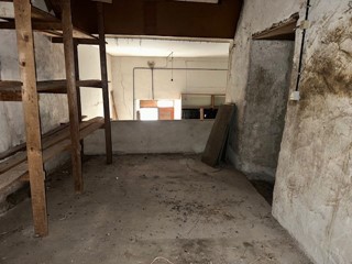 Casa Indipendente in Vendita a Basicò, 30'000€, 130 m²