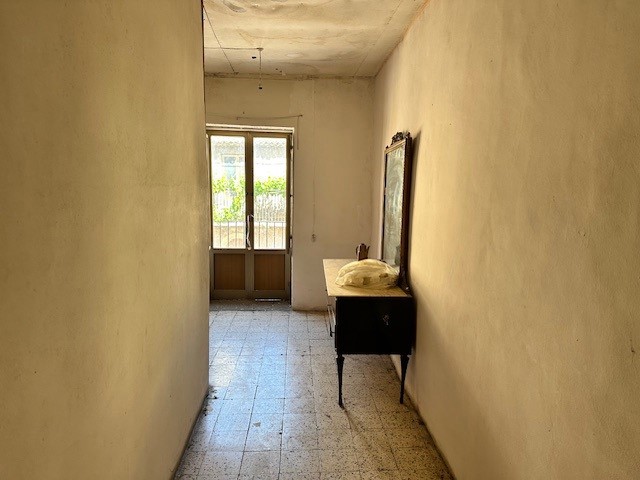 Casa Indipendente in Vendita a Basicò, 19'000€, 200 m²