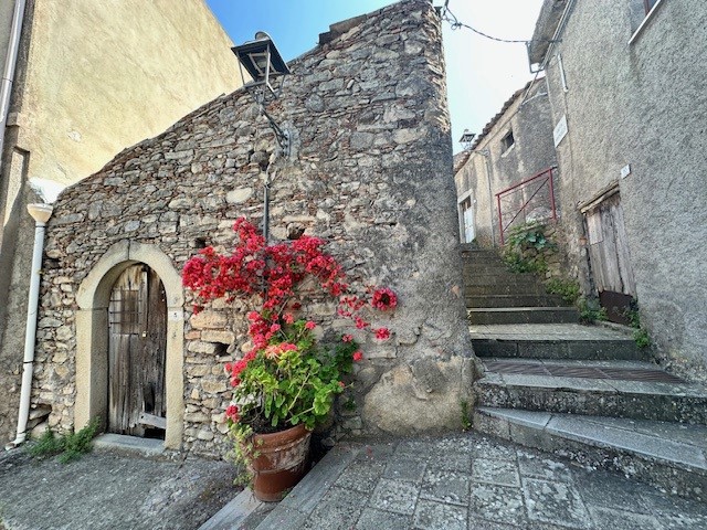 Magazzino in Vendita a Basicò, 2'500€, 38 m²