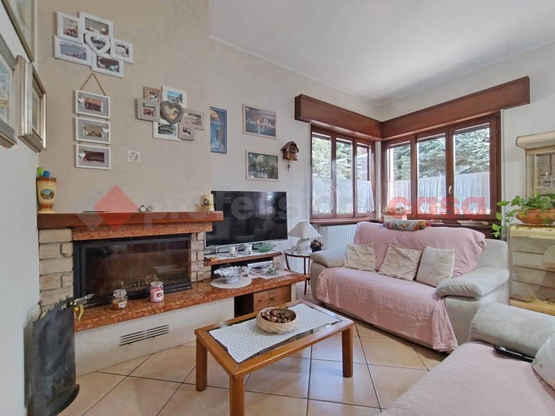 Casa Indipendente in Vendita a Castelletto sopra Ticino, 350'000€, 554 m²