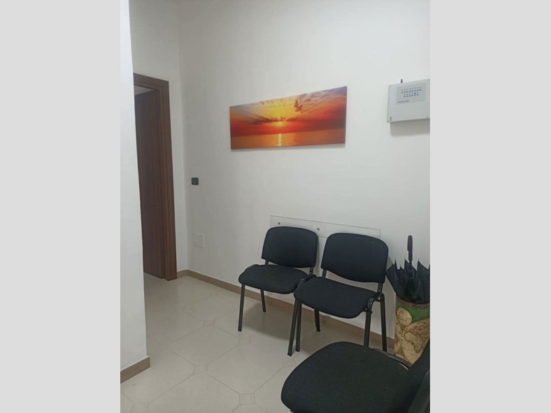 Ufficio in Affitto a Brindisi, 300€, 12 m²