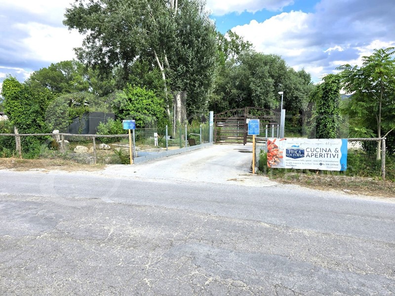 Negozio in Vendita a Isernia, 450'000&euro;, 349 m², arredato