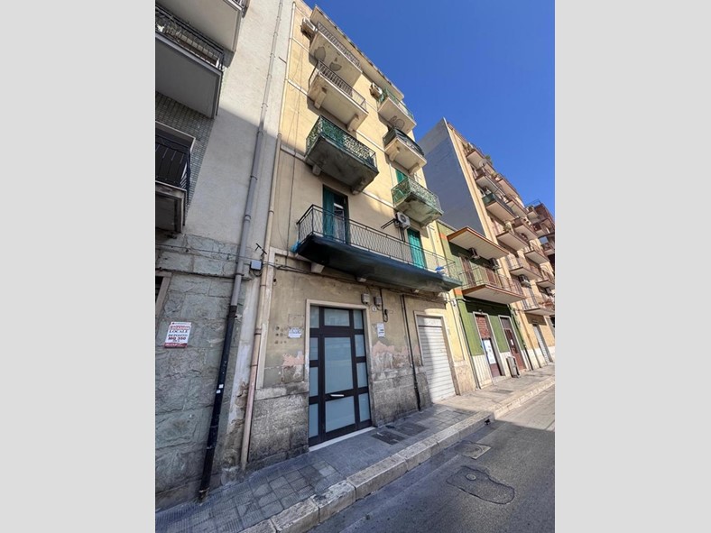 Trilocale in Vendita a Bari, 90'000€, 84 m²