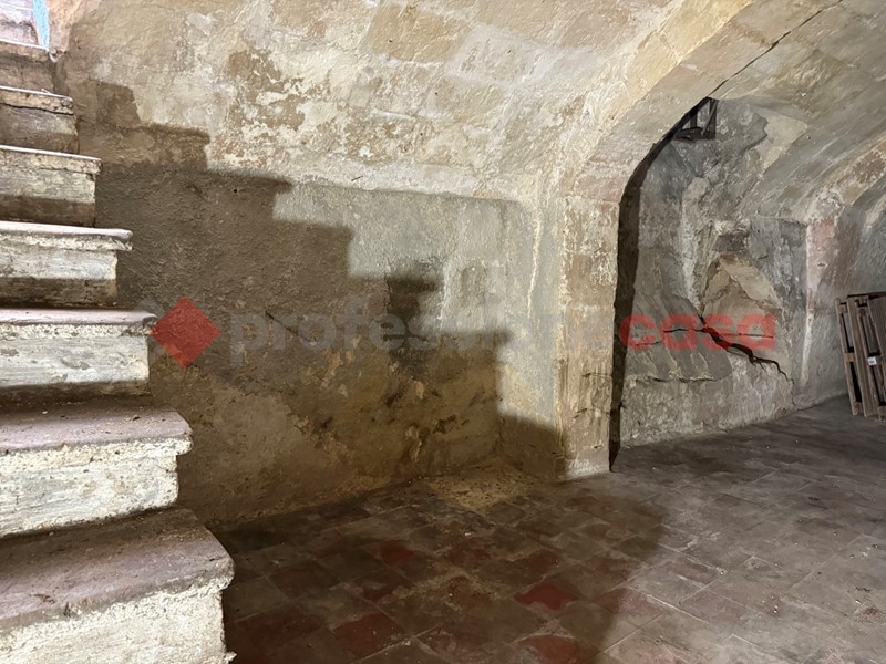 Magazzino in Vendita a Taranto, 13'000€, 80 m²