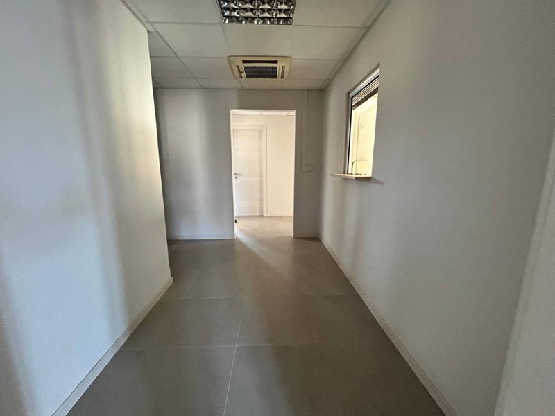 Ufficio in Affitto a Agrigento, 1'350€, 145 m²