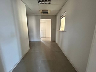 Ufficio in Affitto a Agrigento, 1'350€, 145 m²