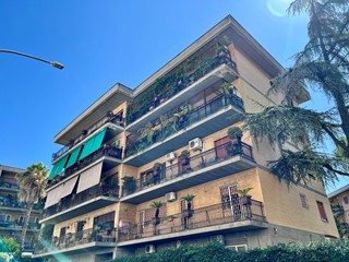 Quadrilocale in Vendita a Roma, 470'000&euro;, 157 m²