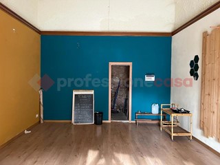 Negozio in Affitto a Arezzo, 450€, 25 m²