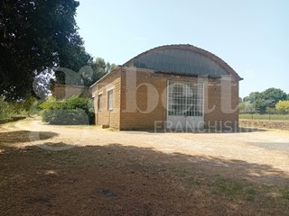 Laboratorio in Vendita a Civita Castellana, 159'000€, 250 m²
