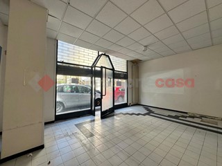 Negozio in Vendita a Arezzo, 75'000€, 78 m²