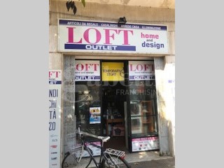 Negozio in Affitto a Oristano, 1'500€, 300 m²