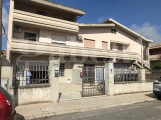 Magazzino in Affitto a Oristano, 4'000€, 710 m²