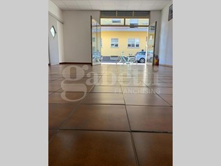 Negozio in Vendita a Oristano, 135'000€, 142 m²