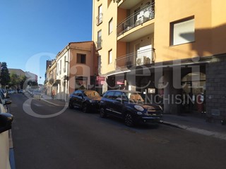 Negozio in Affitto a Oristano, 900€, 50 m²