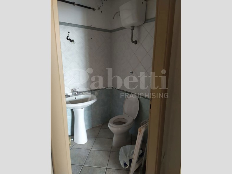 Negozio in Affitto a Oristano, 800€, 105 m²