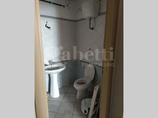 Negozio in Affitto a Oristano, 800€, 105 m²