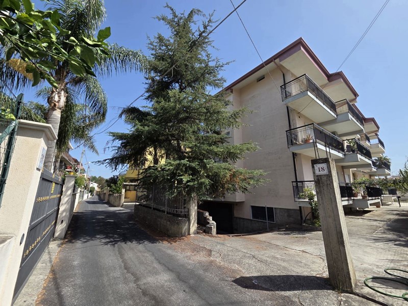 Quadrilocale in Vendita a Barcellona Pozzo di Gotto, 60'000€, 130 m²