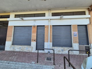 Negozio in Affitto a Caivano, 400€, 40 m²