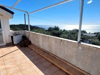 Trilocale in Vendita a Imperia, zona Poggi, 125'000&euro;, 85 m², con Box