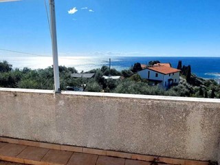 Trilocale in Vendita a Imperia, zona Poggi, 110'000&euro;, 85 m², con Box