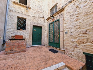 Casa Semi Indipendente in Vendita a Lugnano in Teverina, 60'000€, 95 m², arredato