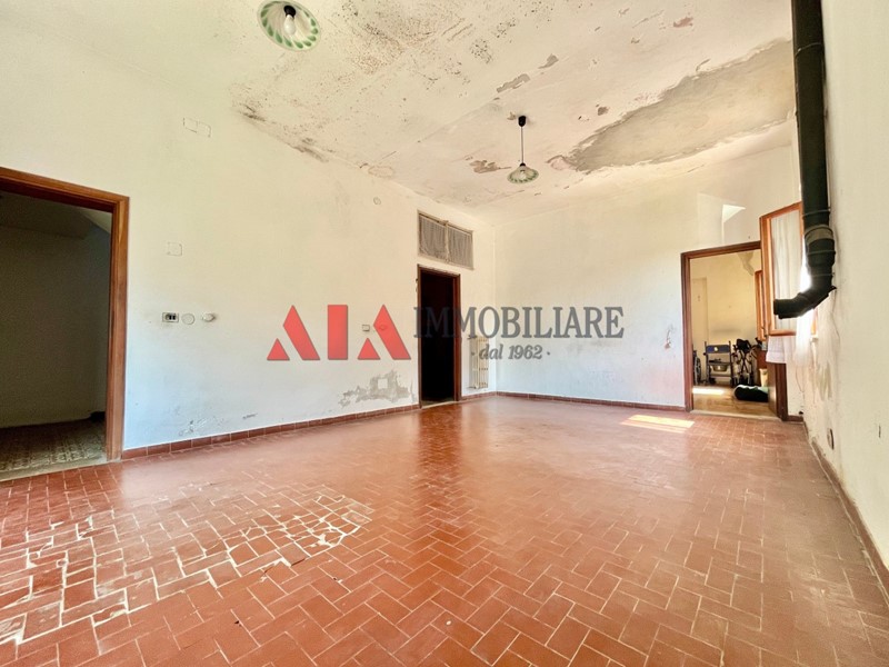 Villa bifamiliare in Vendita a Bientina, zona Quattro Strade, 150'000€, 150 m²