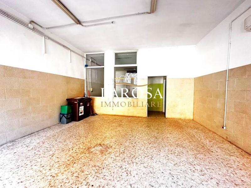 Attività commerciale in Vendita a Lecce, 150'000€, 82 m²