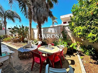 Casa Indipendente in Vendita a Melendugno, zona Roca Vecchia, 135 m², con Box