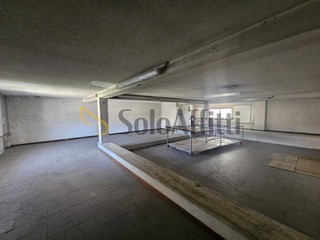 Capannone in Affitto a Santa Croce sull'Arno, 1'500€, 600 m²