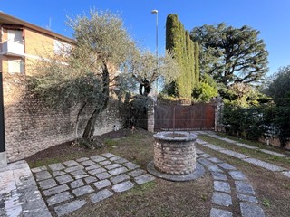 Casa Semi Indipendente in Affitto a Bassano del Grappa, 2'500€, 350 m²