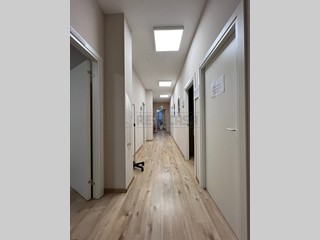 Immobile commerciale in Vendita a Montecchio Maggiore, 185'000&euro;, 190 m², arredato