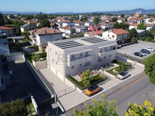 Appartamento in Vendita a Dueville, 395'000€, 115 m², con Box