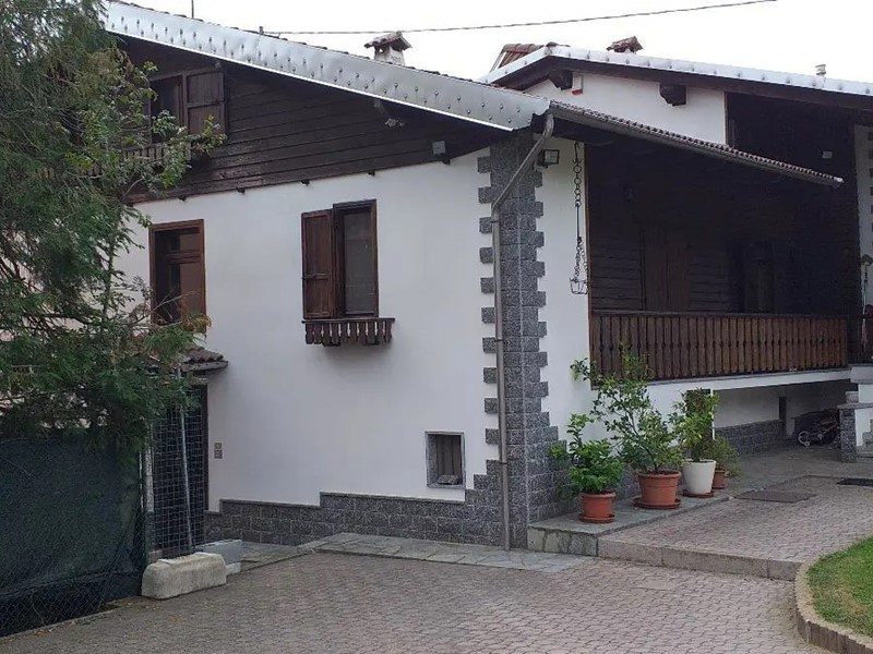 Casa Semi Indipendente in Vendita a Pertusio, 52'500€, 238 m²