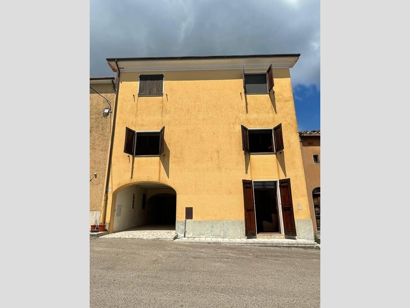 Casa Indipendente in Vendita a Scansano, 220'000€, 221 m²