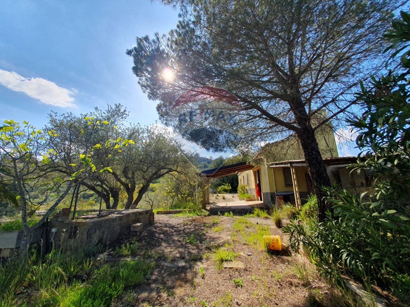 Rustico in Vendita a Caltagirone, 40'000€, 77 m², con Box