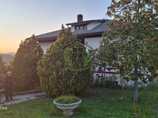 Casa Indipendente in Vendita a Castignano, 150'000€, 288 m²