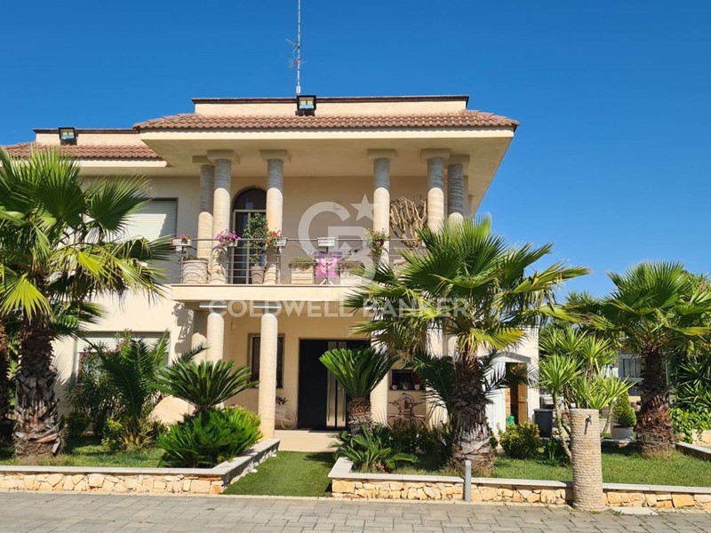 Villa in Vendita a Martina Franca, 490'000€, 365 m²