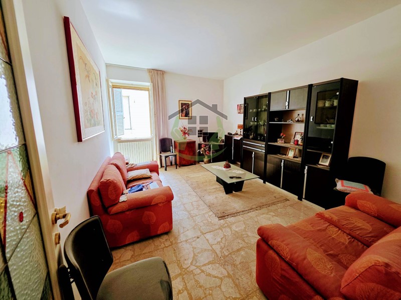 Appartamento in Vendita a Offida, 130'000€, 135 m²