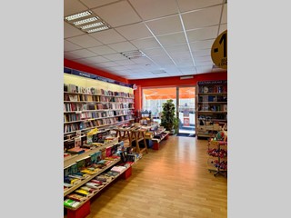 Negozio in Affitto a Cagliari, 1'900€, 116 m²