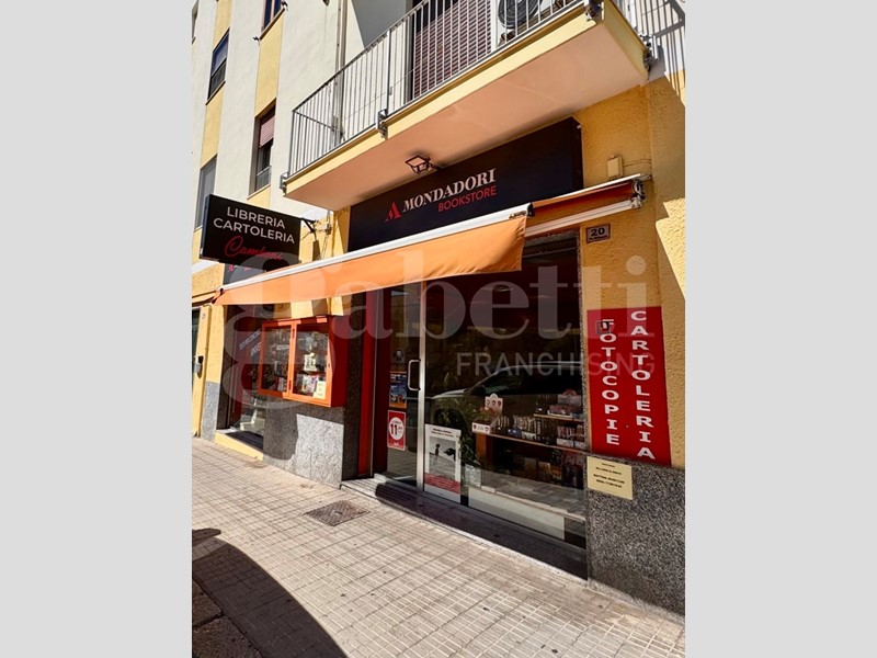 Negozio in Affitto a Cagliari, 1'300€, 116 m²