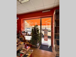 Negozio in Affitto a Cagliari, 1'300€, 116 m²