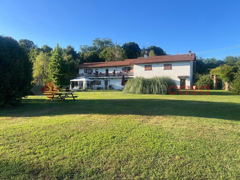 Villa in Vendita a Arona, 1'300'000€, 345 m²
