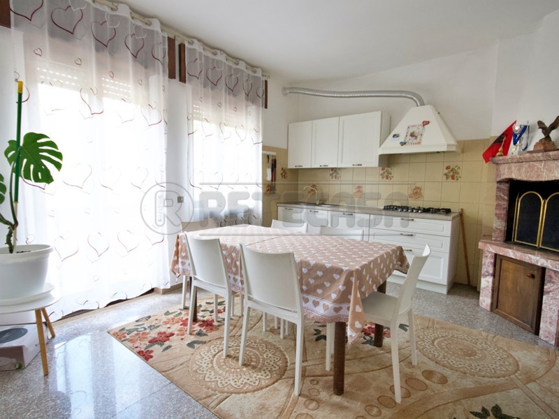 Appartamento in Vendita a Chiampo, 149'000&euro;, 120 m², con Box