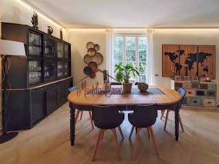 Appartamento in Vendita a Sarzana, zona Centro, 450'000€, 187 m², con Box