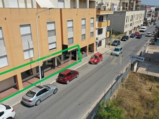 Immobile commerciale in Vendita a Vittoria, 150'000€, 140 m², arredato